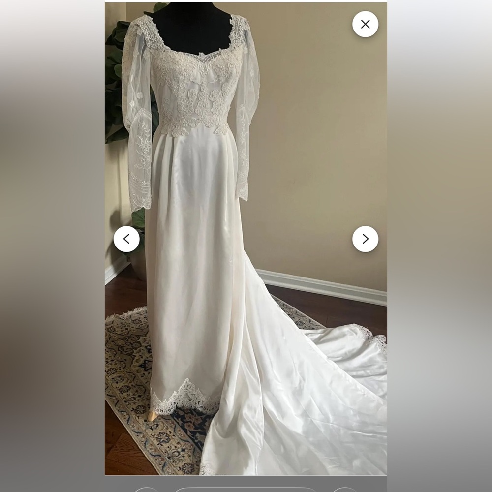 House of Bianchi Vintage Ivory Lace Bridal Gown, Rare - Picture 6 of 15